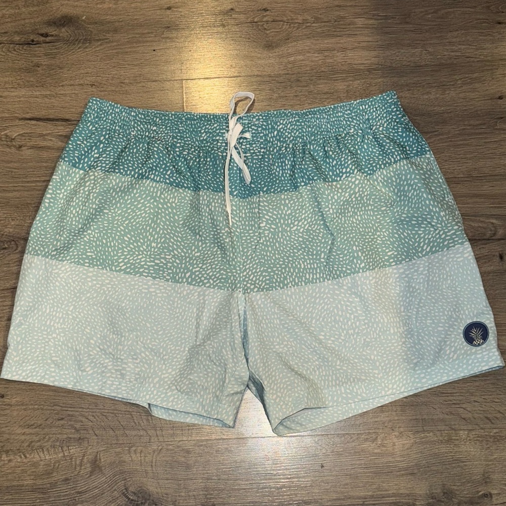 Chubbies The Whale Sharks